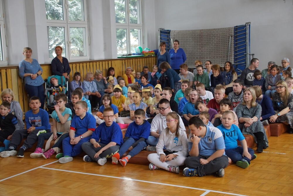 Szkoła Podstawowa nr 12 Specjalna im. św. Łukasza w Rudzie Śląskiej wzbogaciła się o nową przestrzeń. W wireckiej placówce dzisiaj oficjalnie otwarta została Sala Doświadczania Świata, która będzie służyła do terapii dzieci i młodzieży z niepełnosprawnościami.