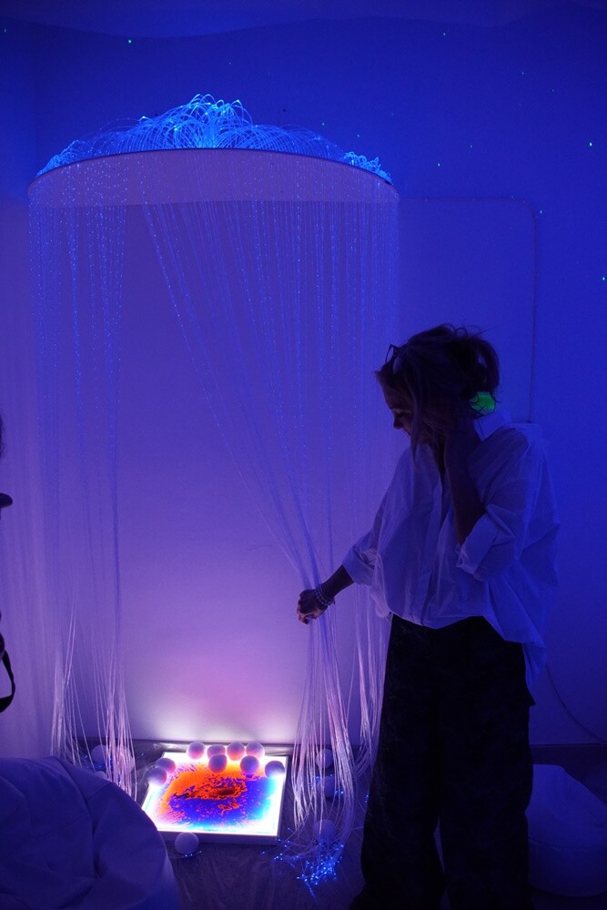 Szkoła Podstawowa nr 12 Specjalna im. św. Łukasza w Rudzie Śląskiej wzbogaciła się o nową przestrzeń. W wireckiej placówce dzisiaj oficjalnie otwarta została Sala Doświadczania Świata, która będzie służyła do terapii dzieci i młodzieży z niepełnosprawnościami.