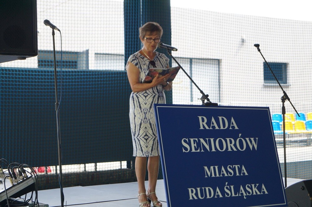 Wczoraj na Burloch Arenie odbyła się wyjątkowa impreza dla starszych mieszkańców naszego miasta. W imprezie wzięli udział seniorzy z naszego miasta oraz członkowie Uniwersytetu Trzeciego Wieku Rybnika oraz Częstochowy! Impreza odbyła się pod honorowym patronatem prezydent Grażyny Dziedzic.