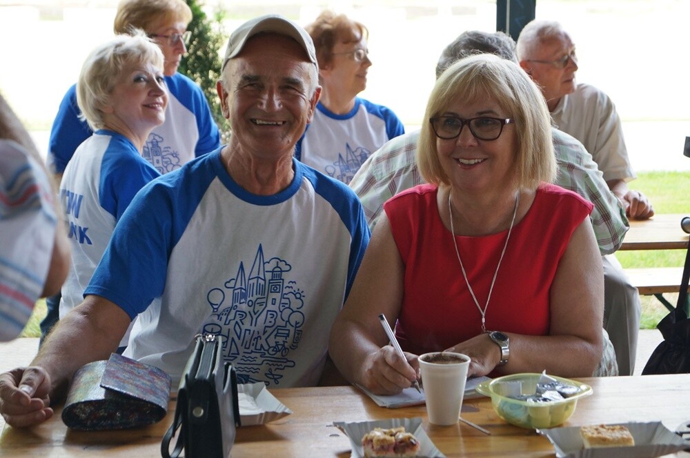 Wczoraj na Burloch Arenie odbyła się wyjątkowa impreza dla starszych mieszkańców naszego miasta. W imprezie wzięli udział seniorzy z naszego miasta oraz członkowie Uniwersytetu Trzeciego Wieku Rybnika oraz Częstochowy! Impreza odbyła się pod honorowym patronatem prezydent Grażyny Dziedzic.