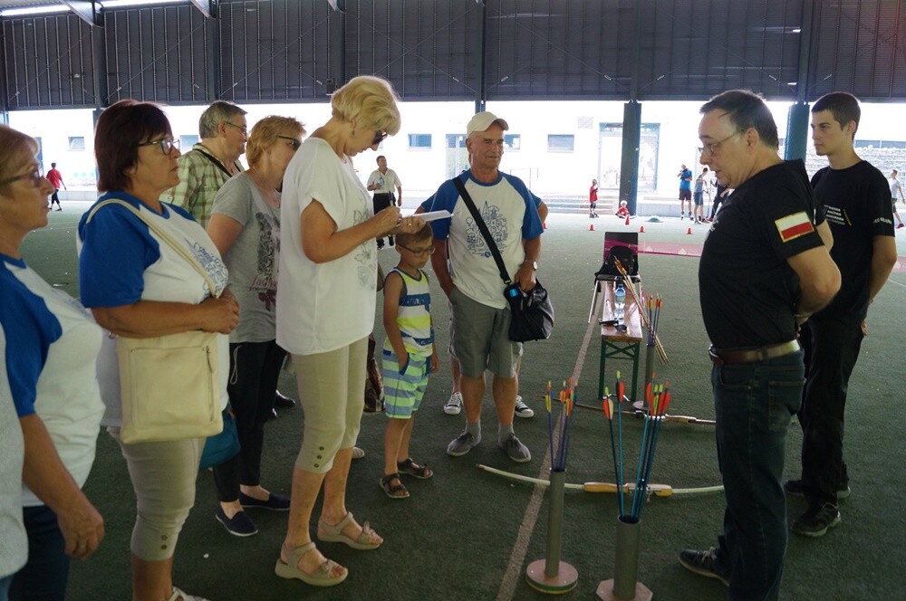 Wczoraj na Burloch Arenie odbyła się wyjątkowa impreza dla starszych mieszkańców naszego miasta. W imprezie wzięli udział seniorzy z naszego miasta oraz członkowie Uniwersytetu Trzeciego Wieku Rybnika oraz Częstochowy! Impreza odbyła się pod honorowym patronatem prezydent Grażyny Dziedzic.