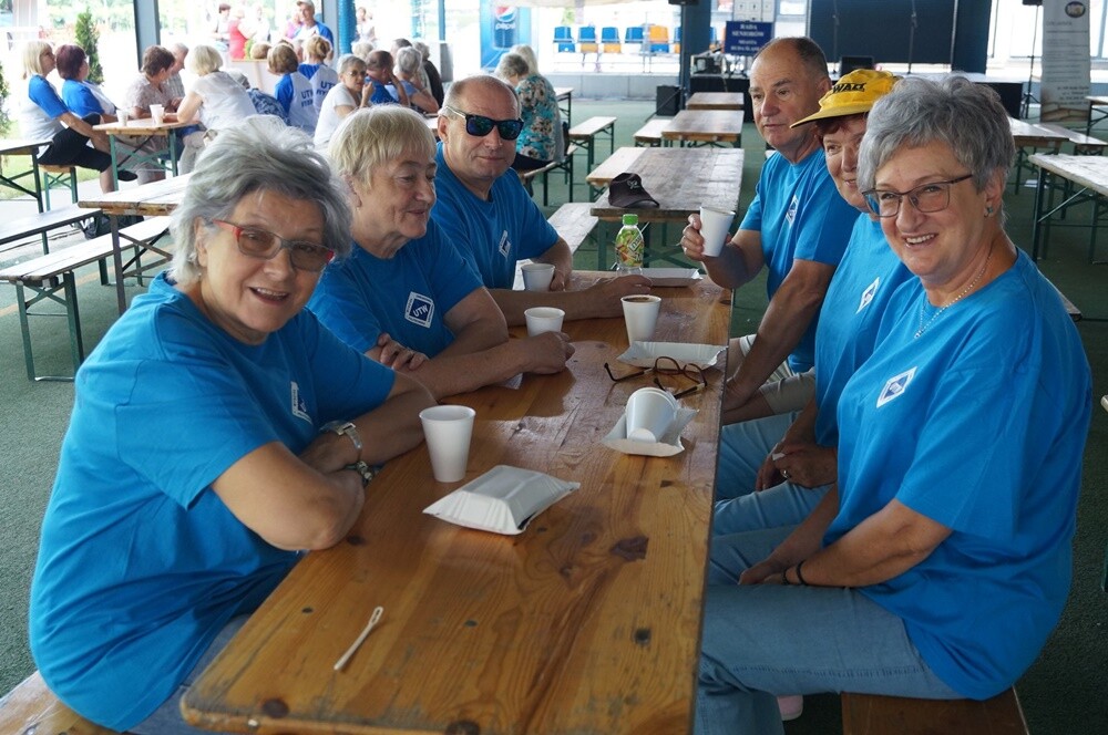 Wczoraj na Burloch Arenie odbyła się wyjątkowa impreza dla starszych mieszkańców naszego miasta. W imprezie wzięli udział seniorzy z naszego miasta oraz członkowie Uniwersytetu Trzeciego Wieku Rybnika oraz Częstochowy! Impreza odbyła się pod honorowym patronatem prezydent Grażyny Dziedzic.