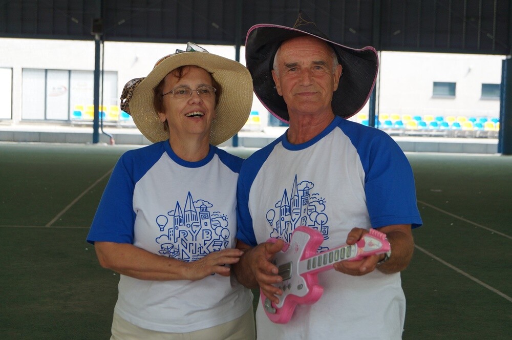 Wczoraj na Burloch Arenie odbyła się wyjątkowa impreza dla starszych mieszkańców naszego miasta. W imprezie wzięli udział seniorzy z naszego miasta oraz członkowie Uniwersytetu Trzeciego Wieku Rybnika oraz Częstochowy! Impreza odbyła się pod honorowym patronatem prezydent Grażyny Dziedzic.