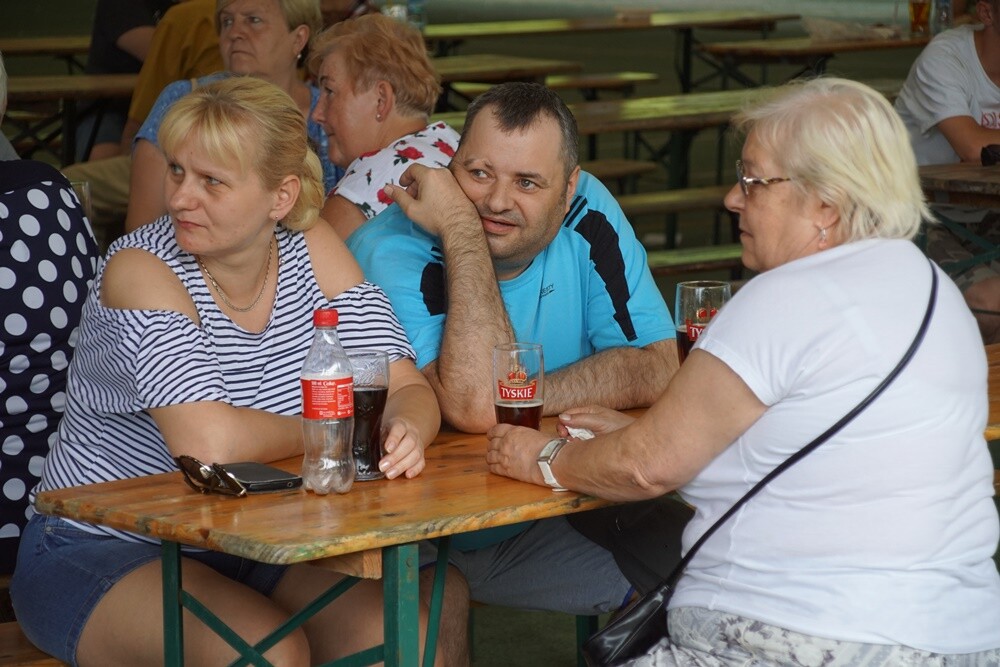 Wczoraj na Burloch Arenie odbyła się wyjątkowa impreza dla starszych mieszkańców naszego miasta. W imprezie wzięli udział seniorzy z naszego miasta oraz członkowie Uniwersytetu Trzeciego Wieku Rybnika oraz Częstochowy! Impreza odbyła się pod honorowym patronatem prezydent Grażyny Dziedzic.