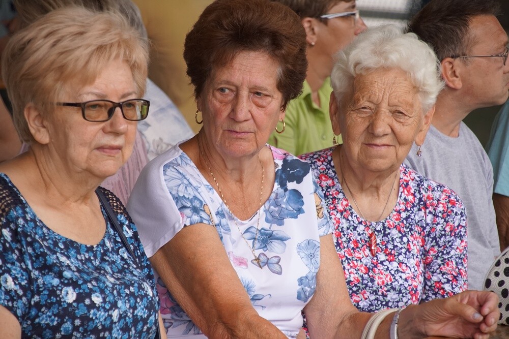 Wczoraj na Burloch Arenie odbyła się wyjątkowa impreza dla starszych mieszkańców naszego miasta. W imprezie wzięli udział seniorzy z naszego miasta oraz członkowie Uniwersytetu Trzeciego Wieku Rybnika oraz Częstochowy! Impreza odbyła się pod honorowym patronatem prezydent Grażyny Dziedzic.