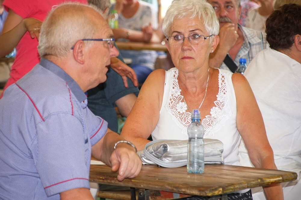 Wczoraj na Burloch Arenie odbyła się wyjątkowa impreza dla starszych mieszkańców naszego miasta. W imprezie wzięli udział seniorzy z naszego miasta oraz członkowie Uniwersytetu Trzeciego Wieku Rybnika oraz Częstochowy! Impreza odbyła się pod honorowym patronatem prezydent Grażyny Dziedzic.