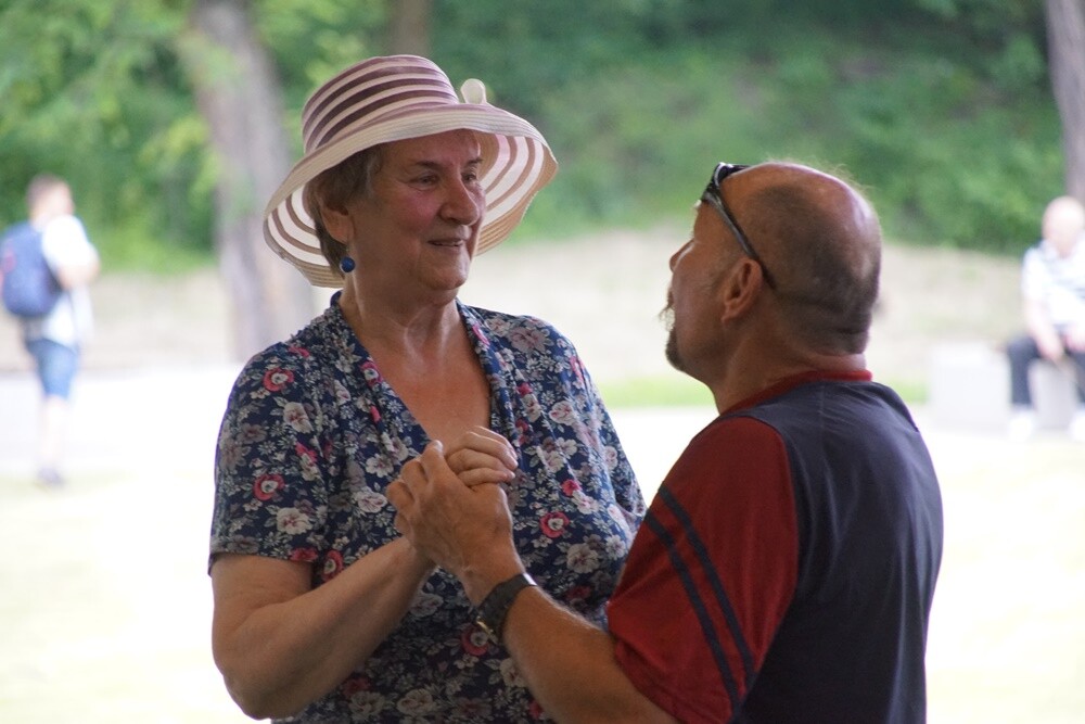 Wczoraj na Burloch Arenie odbyła się wyjątkowa impreza dla starszych mieszkańców naszego miasta. W imprezie wzięli udział seniorzy z naszego miasta oraz członkowie Uniwersytetu Trzeciego Wieku Rybnika oraz Częstochowy! Impreza odbyła się pod honorowym patronatem prezydent Grażyny Dziedzic.