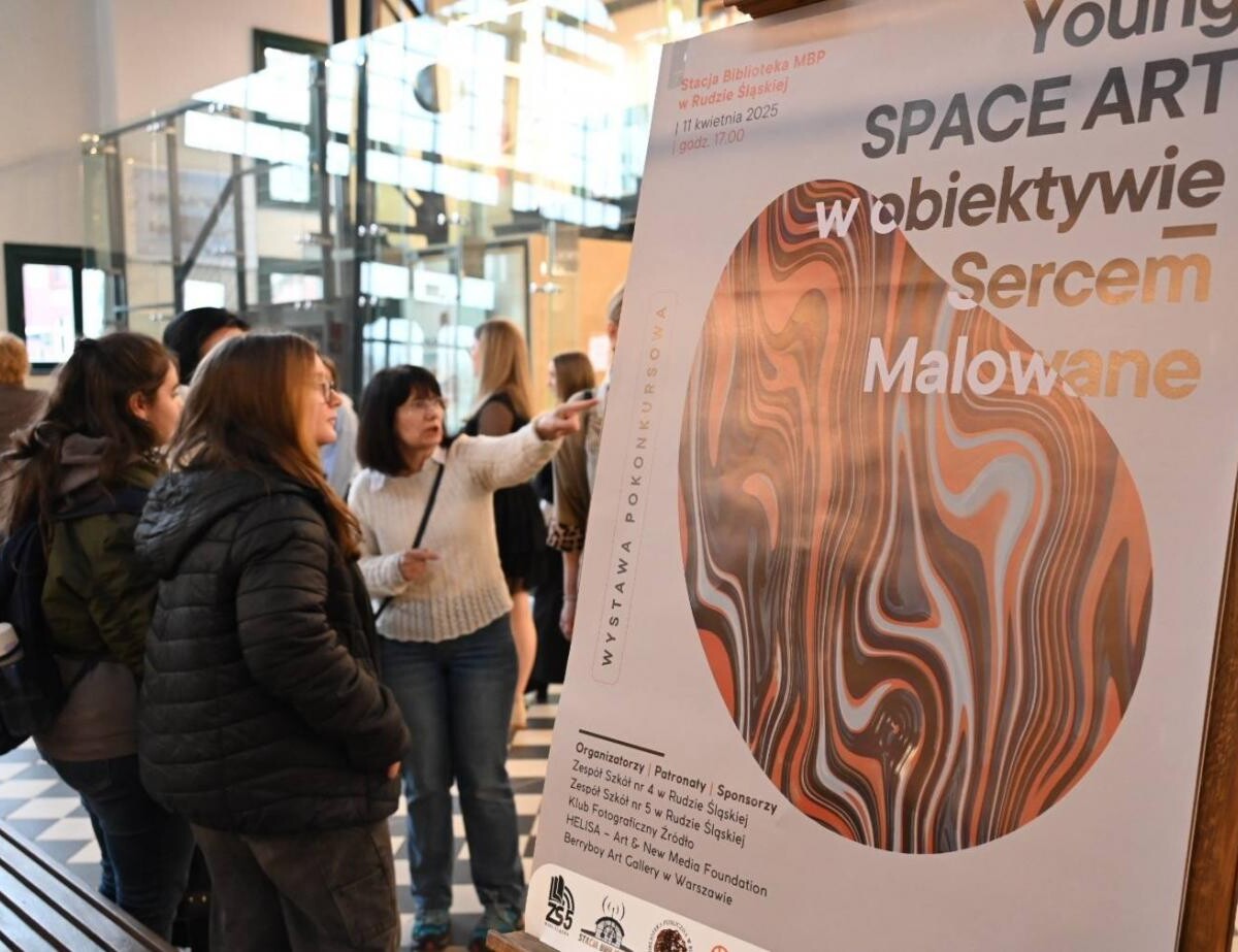 W Stacji Biblioteka odbył się wernisaż wystawy pokonkursowej „Sercem Malowane” z pracami uczniów ZS nr 5.