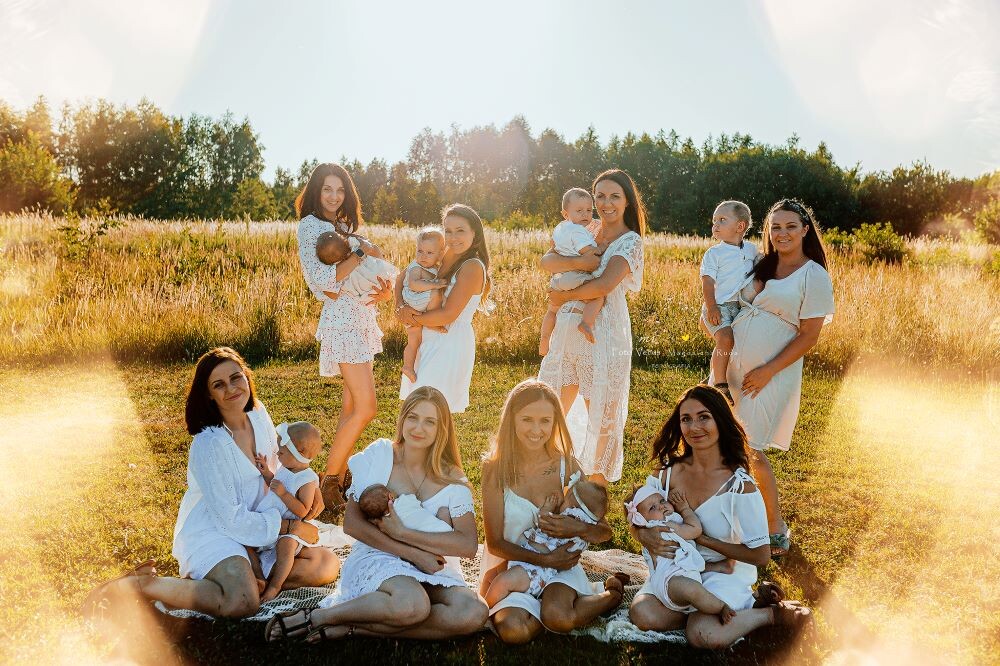 Sesja grupowego karmienia piersią/fot. Magdalena Ruda
