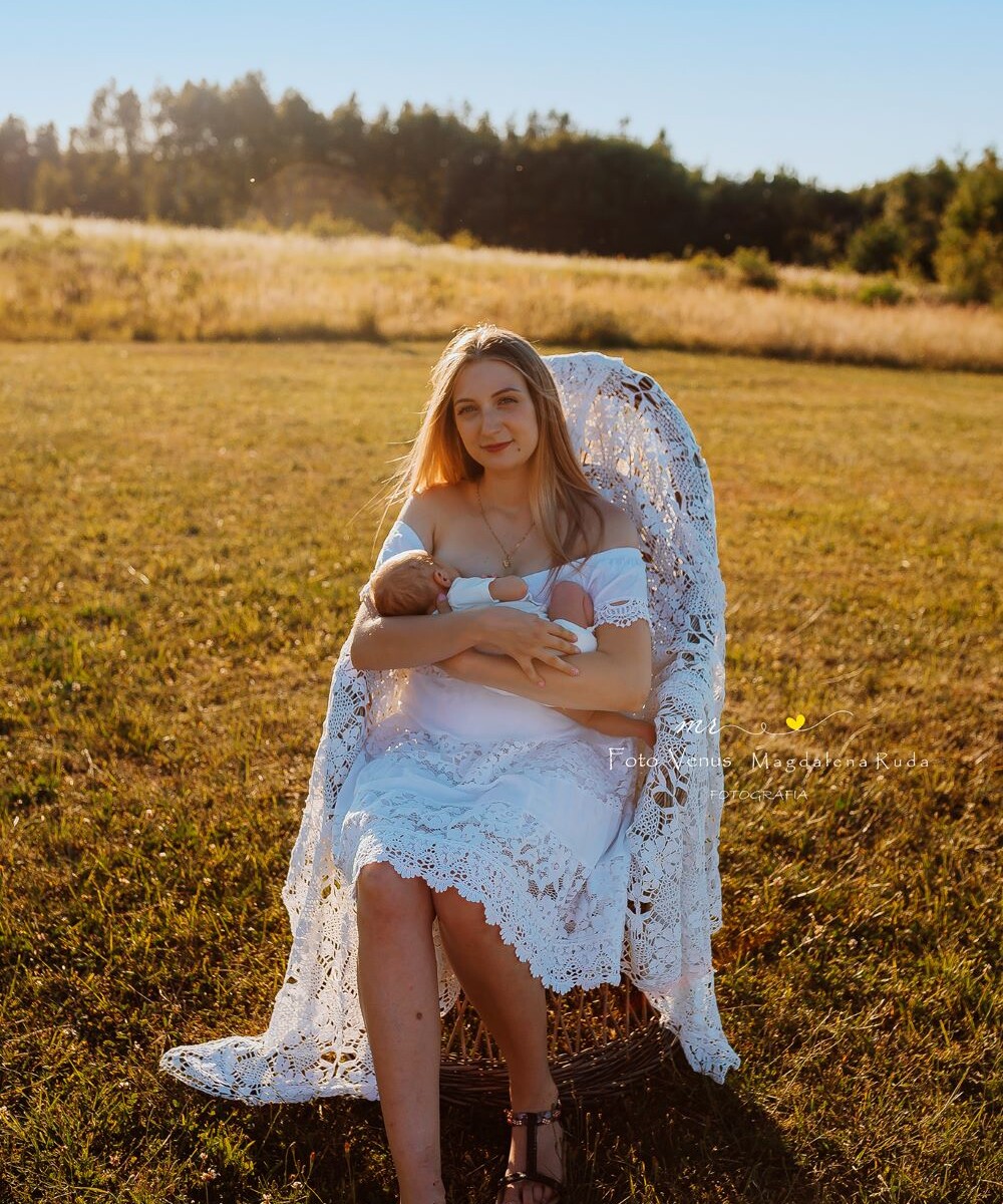 Sesja grupowego karmienia piersią/fot. Magdalena Ruda