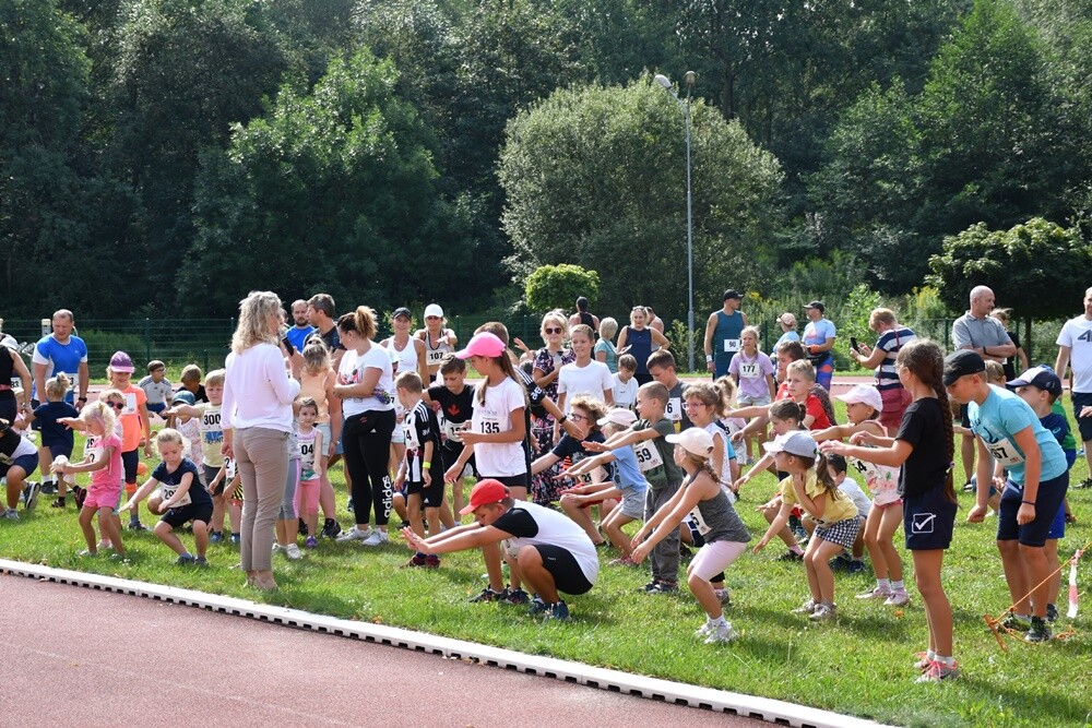 Sierpniowy "Bieg Wiewiórki" za nami. Biegacze i miłośnicy nordic walking po raz kolejny mieli okazję wziąć udział w tym popularnym biegu.

fot. Jacek Knapik