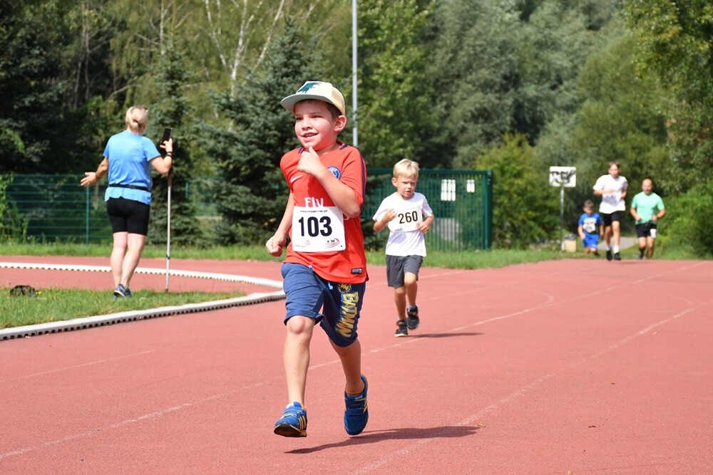 Sierpniowy "Bieg Wiewiórki" za nami. Biegacze i miłośnicy nordic walking po raz kolejny mieli okazję wziąć udział w tym popularnym biegu.

fot. Jacek Knapik