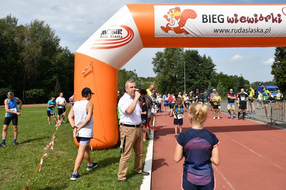 Sierpniowy "Bieg Wiewiórki" za nami. Biegacze i miłośnicy nordic walking po raz kolejny mieli okazję wziąć udział w tym popularnym biegu.

fot. Jacek Knapik