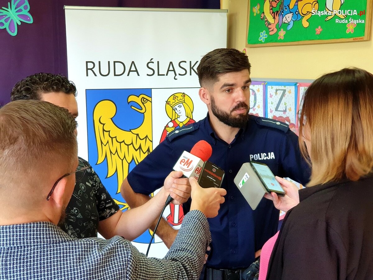 Od dzisiaj, choć symboliczną to jednak oficjalną służbę w Komendzie Miejskiej Policji w Rudzie Śląskiej pełni Sierżant Ruda / fot. KMP Ruda Śląska