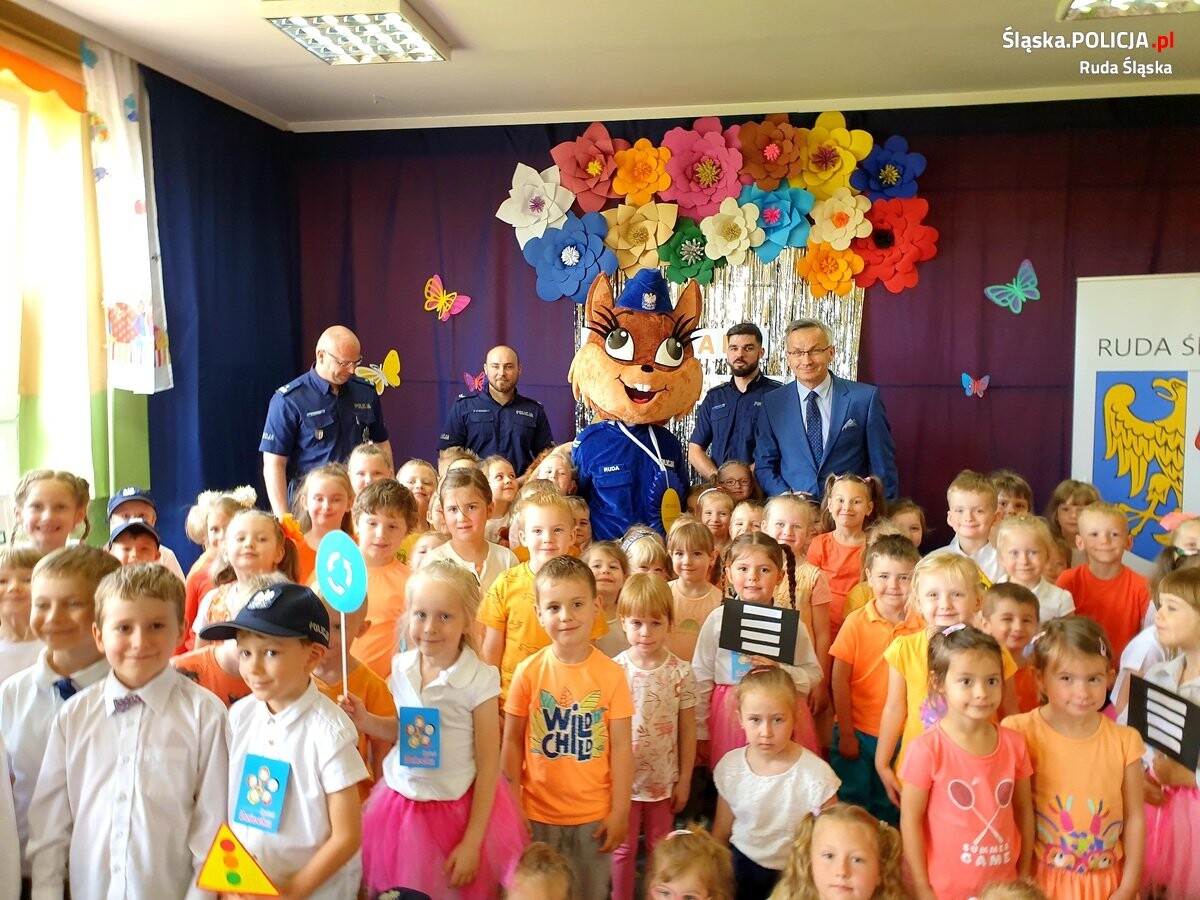 Od dzisiaj, choć symboliczną to jednak oficjalną służbę w Komendzie Miejskiej Policji w Rudzie Śląskiej pełni Sierżant Ruda / fot. KMP Ruda Śląska