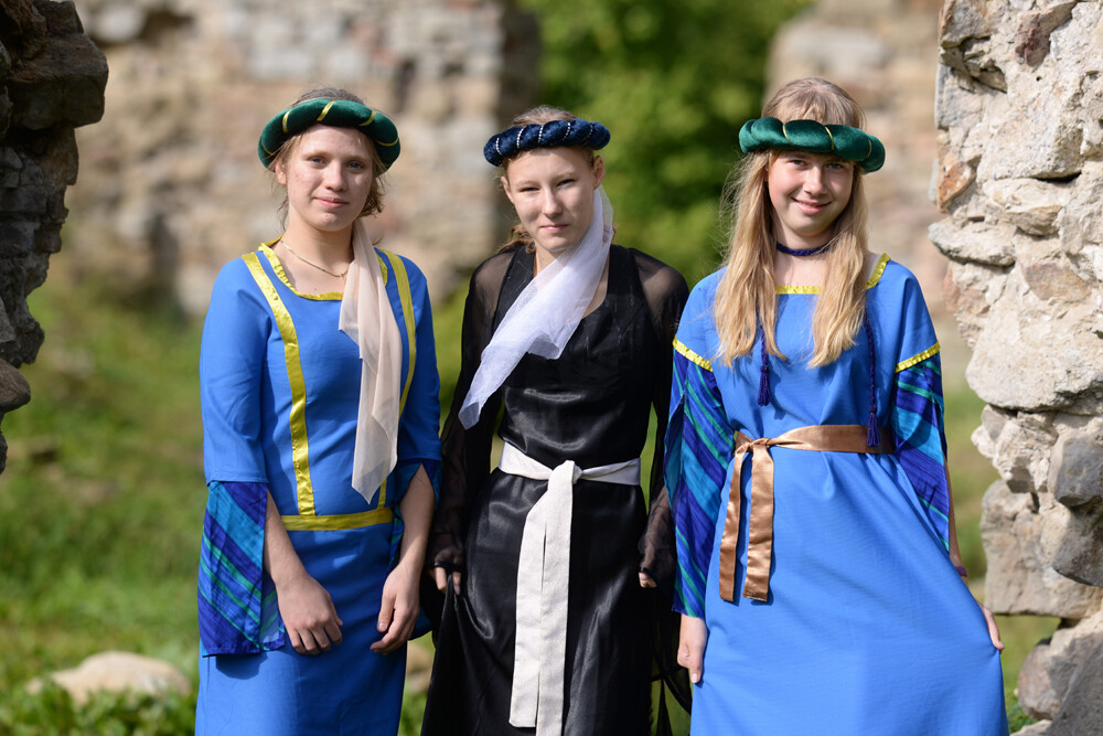 Na pierwszym piętrze rudzkiego magistratu znajduje się wystawa "Siódemka na Zamku Rudzkim", która przedstawia fotografie uczniów Zespół Szkół nr 7 w Rudzie Śląskiej.