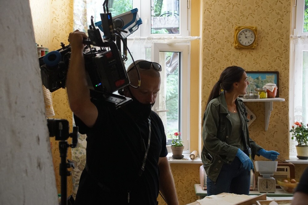 Rudzka Kuźnica zamieniła się w plan filmowy!Dzisiaj i jutro przy ul. Jana III Sobieskiego kręcone są sceny do filmu "Skarbek" w reżyserii Tomasza Jurkiewicza.