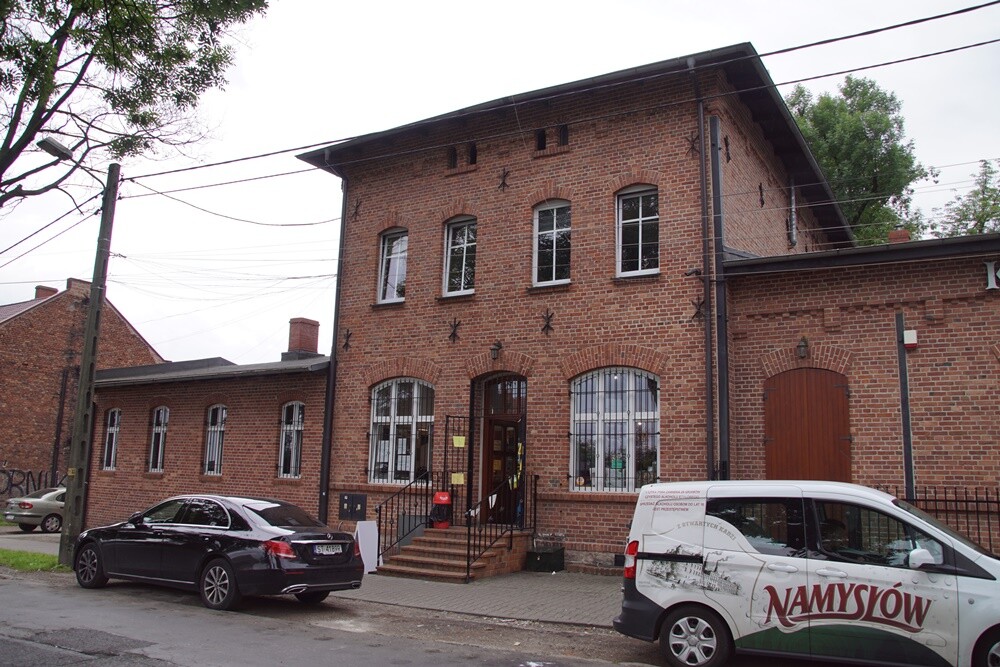 Rudzka Kuźnica zamieniła się w plan filmowy!Dzisiaj i jutro przy ul. Jana III Sobieskiego kręcone są sceny do filmu "Skarbek" w reżyserii Tomasza Jurkiewicza.