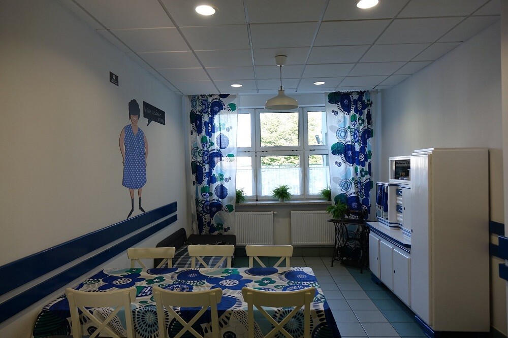 W III Liceum Ogólnokształcącym powstała śląska izba relaksu i odpoczynku. Uczniowie mogą tam odpocząć, a zarazem mają możliwość "dotknięcia" historii regionu. W izbie stoi śląski byfyj i stara maszyna do szycia. To jednak nie koniec. Już wkrótce w izbie pojawią się nowe rzeczy związane z historią śląska.