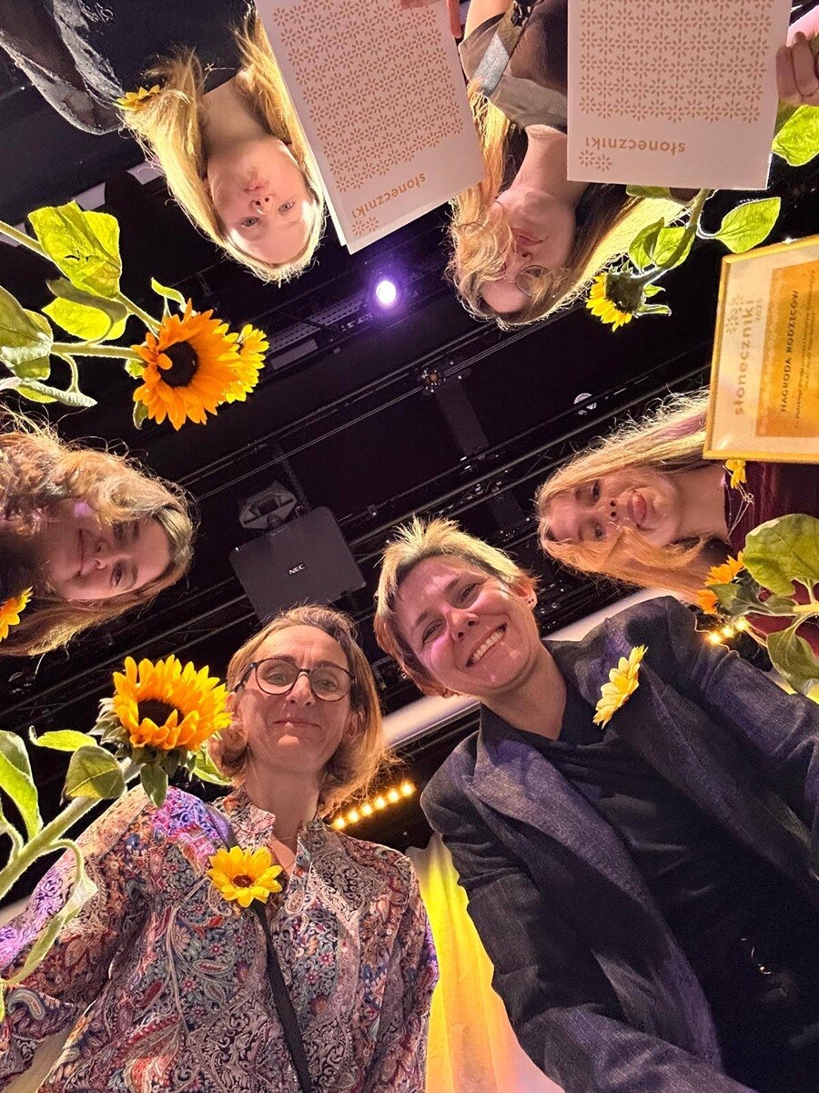 Słoneczniki 2025 rozdane - In-nY Dom Kultury otrzymał Nagrodę Rodziców w kategorii "Ruch" / fot. In-nY Dom Kultury