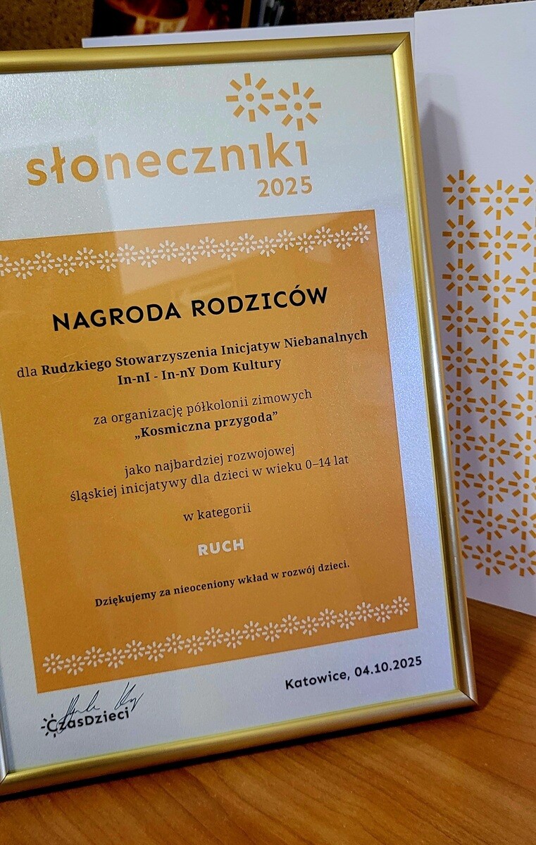 Słoneczniki 2025 rozdane - In-nY Dom Kultury otrzymał Nagrodę Rodziców w kategorii "Ruch" / fot. In-nY Dom Kultury