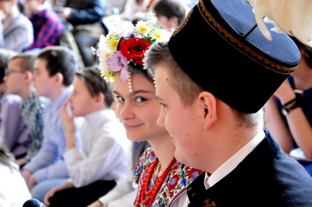 Dziś w Szkole Podstawowej nr 22 w Rudzie Śląskiej odbył się kolejny, XV już międzyszkolny konkurs Ślonzoki Niy Gynsi, któremu przyświeca cel propagowania naszej gwary, tradycji, zwyczajów i wartości.
