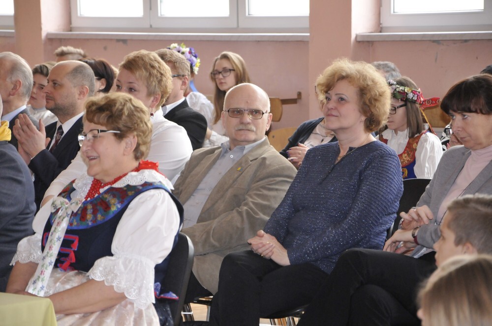 Dziś w Szkole Podstawowej nr 22 w Rudzie Śląskiej odbył się kolejny, XV już międzyszkolny konkurs Ślonzoki Niy Gynsi, któremu przyświeca cel propagowania naszej gwary, tradycji, zwyczajów i wartości.