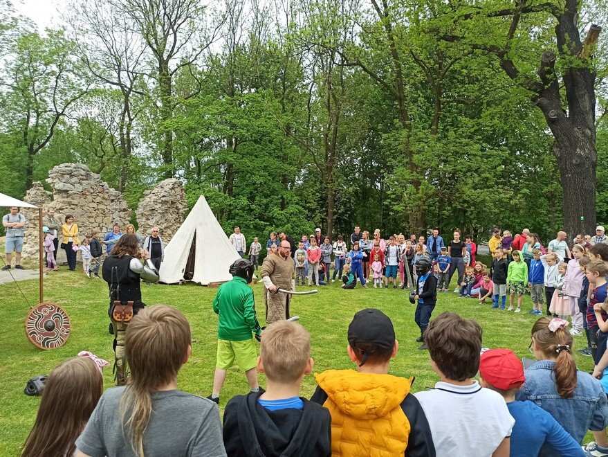 Ruda Śląska: Za nami kolejna plenerowa impreza Fundacji Zamku Chudów przy ruinach zamku rudzkiego i domu Karola Goduli/ fot. M. Majeranek