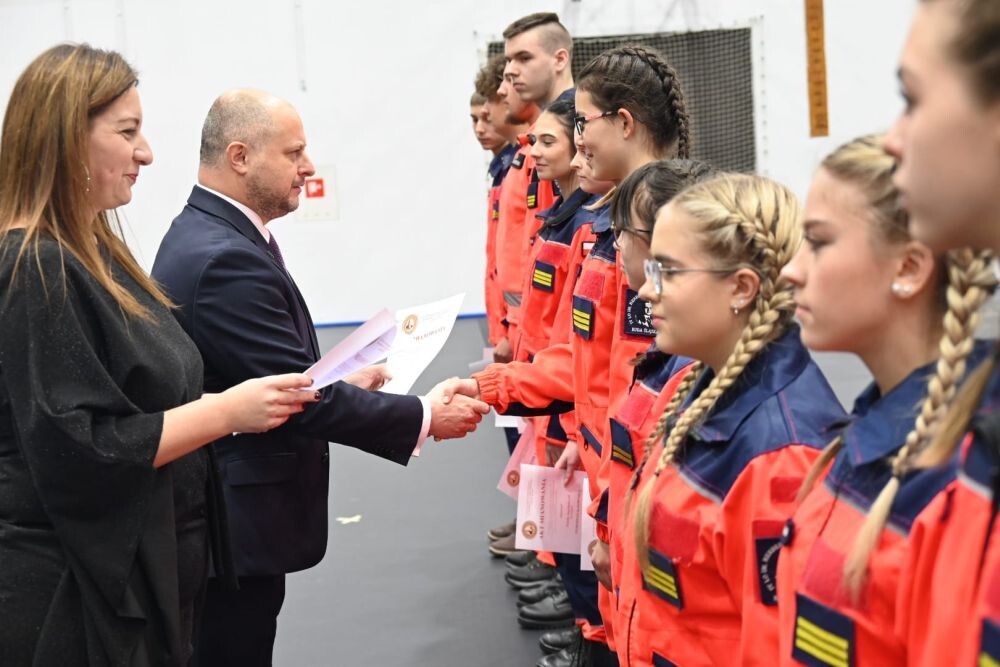 Ślubowanie klas pierwszych mundurowych/fot. FB Michał Pierończyk