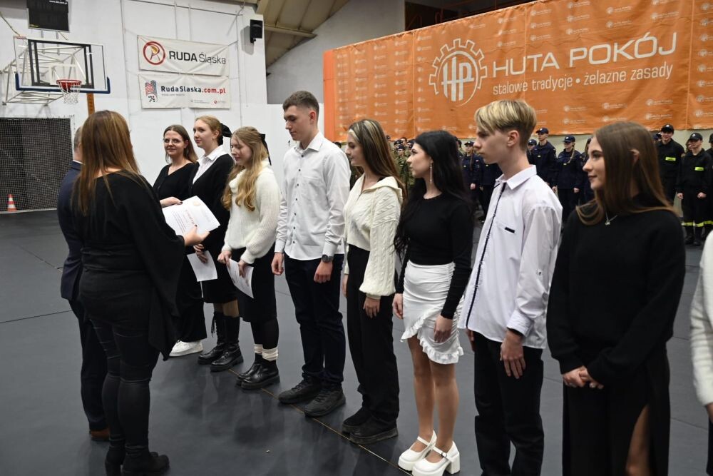 Ślubowanie klas pierwszych mundurowych/fot. FB Michał Pierończyk