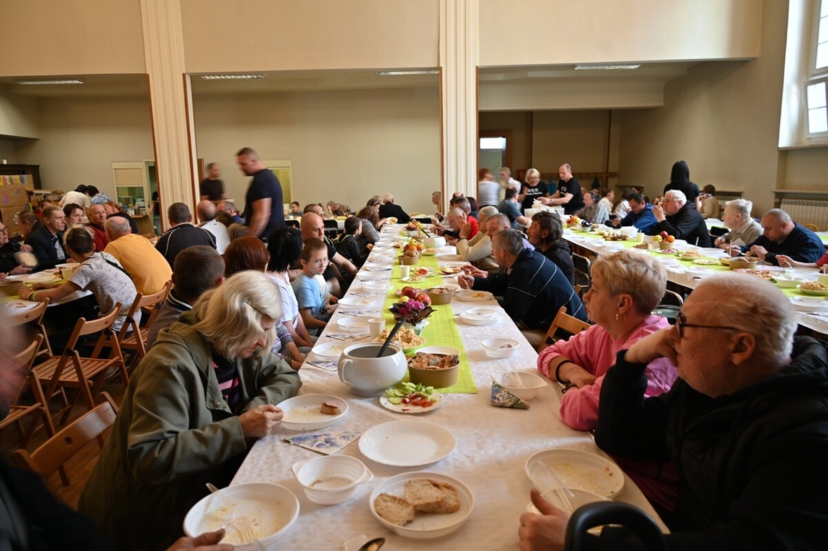 Śniadanie Wielkanocne dla osób potrzebujących. / FOT. UM Ruda Śląska / CUS