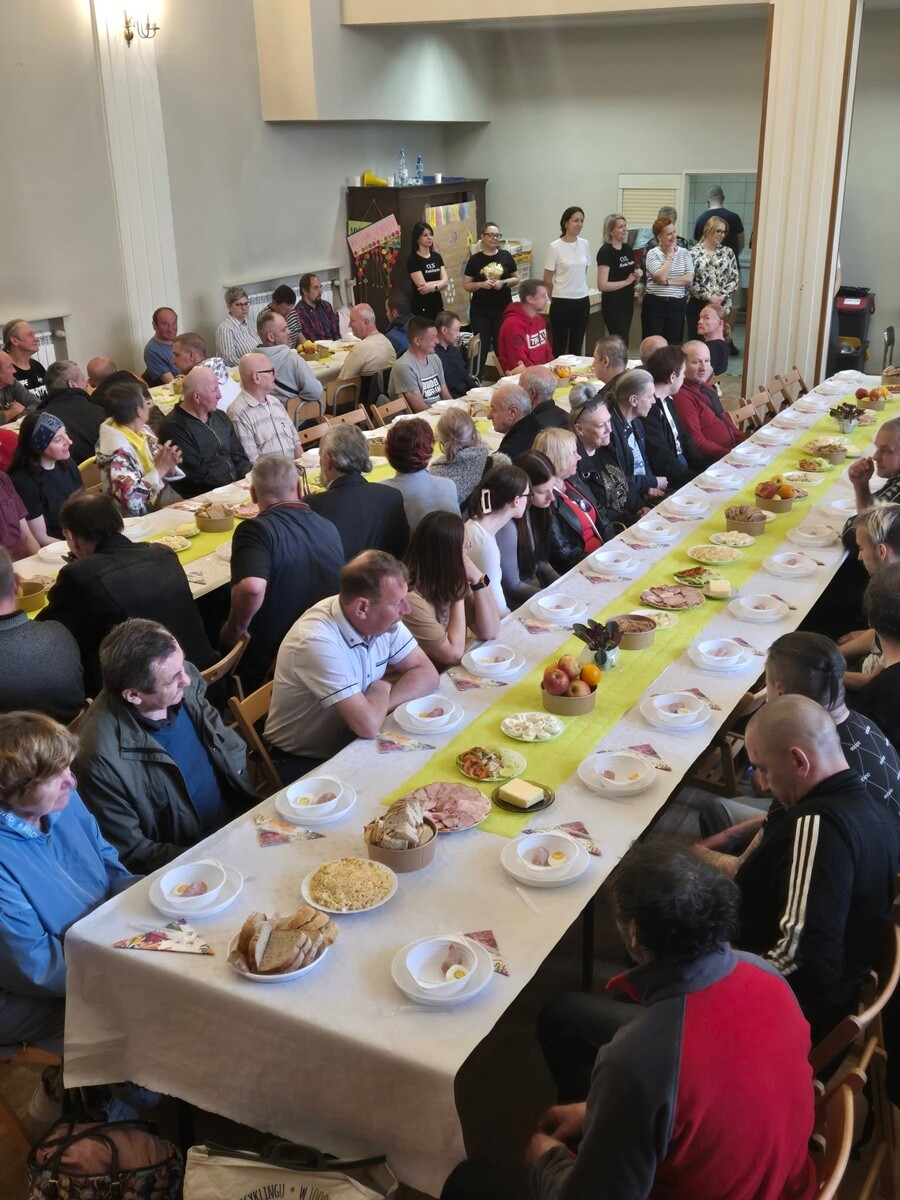 Śniadanie Wielkanocne dla osób potrzebujących. / FOT. UM Ruda Śląska / CUS
