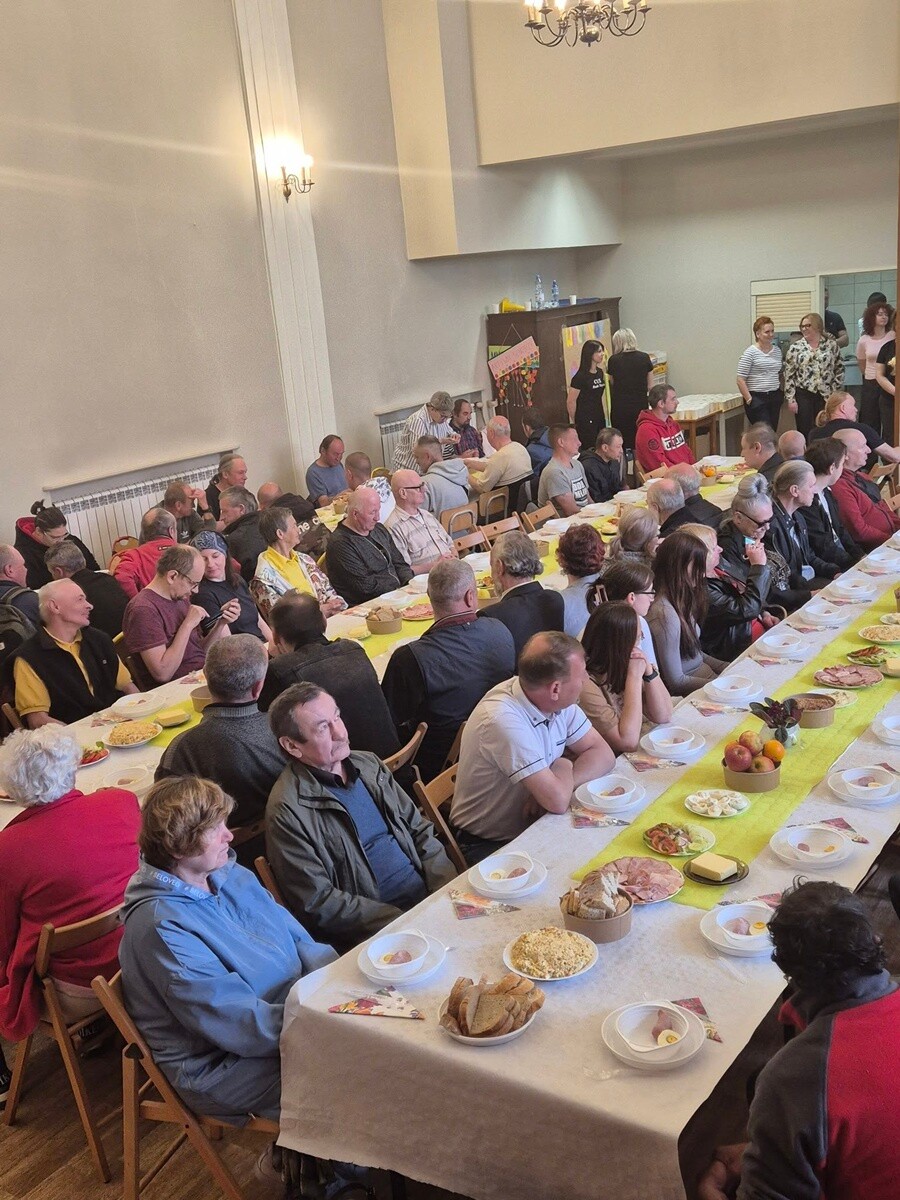 Śniadanie Wielkanocne dla osób potrzebujących. / FOT. UM Ruda Śląska / CUS