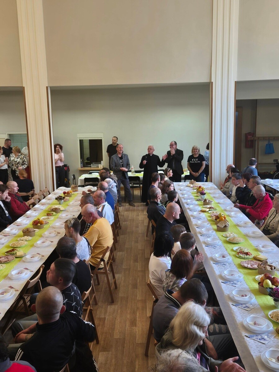 Śniadanie Wielkanocne dla osób potrzebujących. / FOT. UM Ruda Śląska / CUS