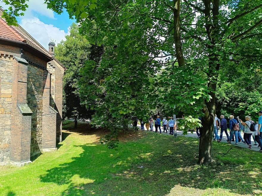 Spacer śladami Ballestremów i Karola Goduli za nami. W czwartek, 10 sierpnia, za sprawą Koło Przewodników Miejskich i Terenowych Górnośląskiego Oddziału PTTK w  Katowicach miłośnicy historii poznali wiele ciekawych opowieści dotyczących dawnych dziejów Rudy Śląskiej i jej mieszkańców.