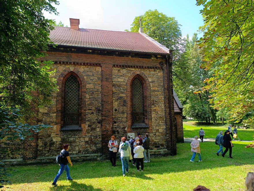 Spacer śladami Ballestremów i Karola Goduli za nami. W czwartek, 10 sierpnia, za sprawą Koło Przewodników Miejskich i Terenowych Górnośląskiego Oddziału PTTK w  Katowicach miłośnicy historii poznali wiele ciekawych opowieści dotyczących dawnych dziejów Rudy Śląskiej i jej mieszkańców.
