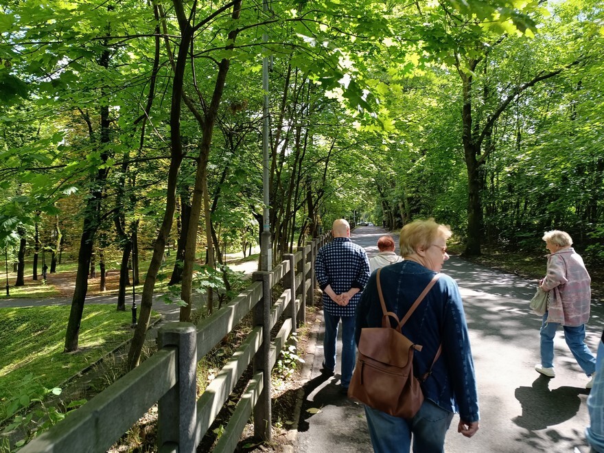 Spacer śladami Ballestremów i Karola Goduli za nami. W czwartek, 10 sierpnia, za sprawą Koło Przewodników Miejskich i Terenowych Górnośląskiego Oddziału PTTK w  Katowicach miłośnicy historii poznali wiele ciekawych opowieści dotyczących dawnych dziejów Rudy Śląskiej i jej mieszkańców.