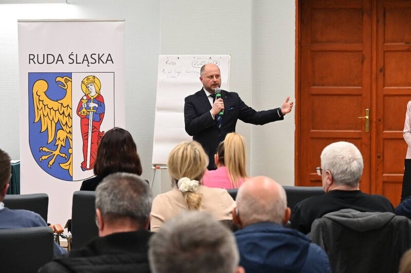 Spacery zamiast sal – nowa formuła spotkań władz z mieszkańcami w Rudzie Śląskiej