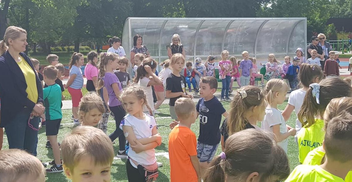 To było prawdziwe sportowe święto - na boisku Szkoły Podstawowej numer 24 w Halembie odbyła się Sportowa Olimpiada Przedszkolaków. Organizatorem było Stowarzyszenie Rekreacyjno - Sportowe "Gwiazda".