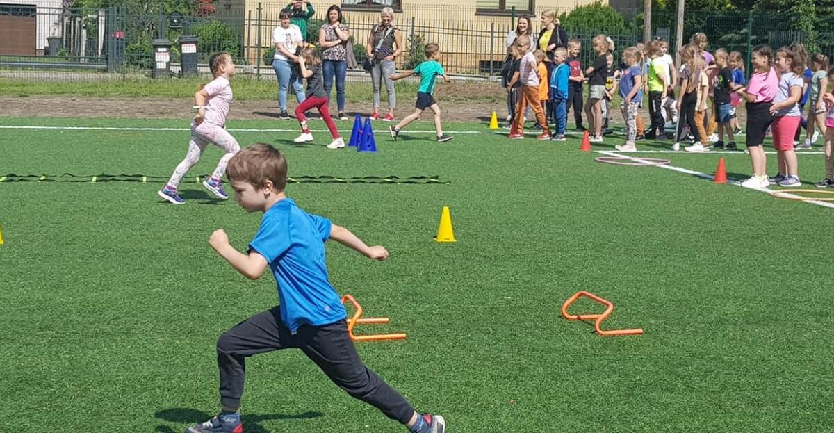 To było prawdziwe sportowe święto - na boisku Szkoły Podstawowej numer 24 w Halembie odbyła się Sportowa Olimpiada Przedszkolaków. Organizatorem było Stowarzyszenie Rekreacyjno - Sportowe "Gwiazda".