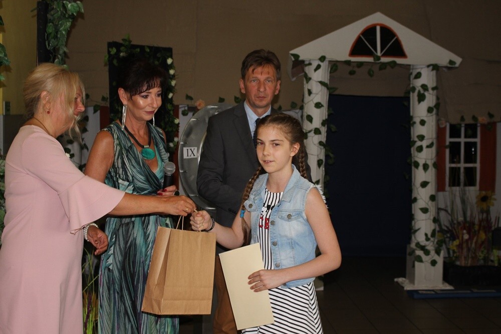 We wtorek w Szkole Podstawowej nr 35, w ramach Tygodnia Godności Osób Niepełnosprawnych, odbyło się spotkanie integracyjne „Wędrówki po epokach – romantyzm”.