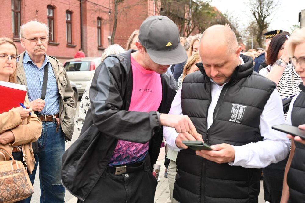 Za nami kolejny spacer z mieszkańcami. Prezydent odwiedził Rudę/fot. FB Michał Pierończyk