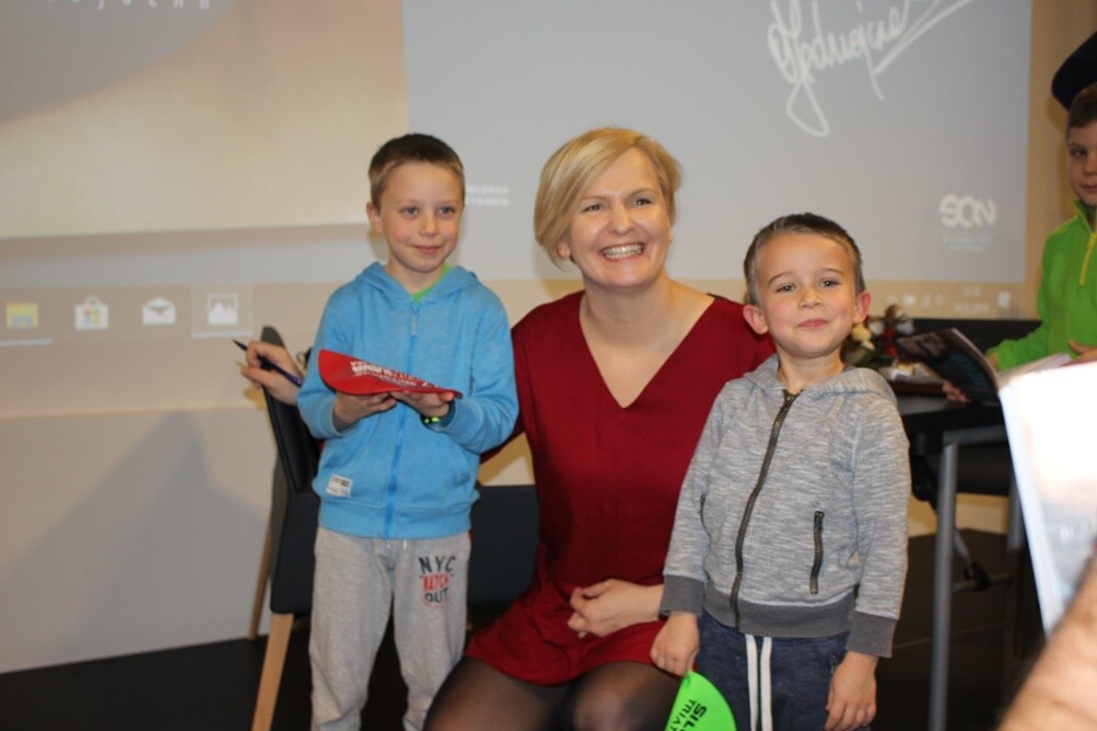 Znana pływaczka Otylia Jędrzejczak odwiedziła w sobotę Stację Biblioteka! Rudzianka opowiadała m.in. o swoim dzieciństwie i pływackiej karierze oraz promowała książkę "Otylia. Moja historia".