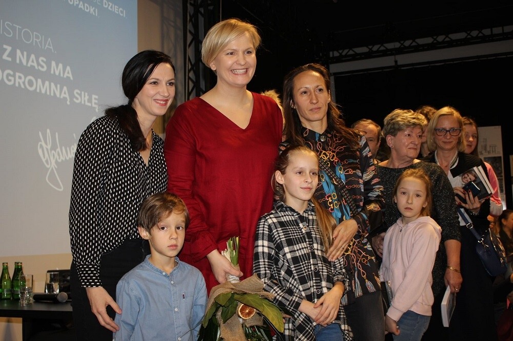 Znana pływaczka Otylia Jędrzejczak odwiedziła w sobotę Stację Biblioteka! Rudzianka opowiadała m.in. o swoim dzieciństwie i pływackiej karierze oraz promowała książkę "Otylia. Moja historia".