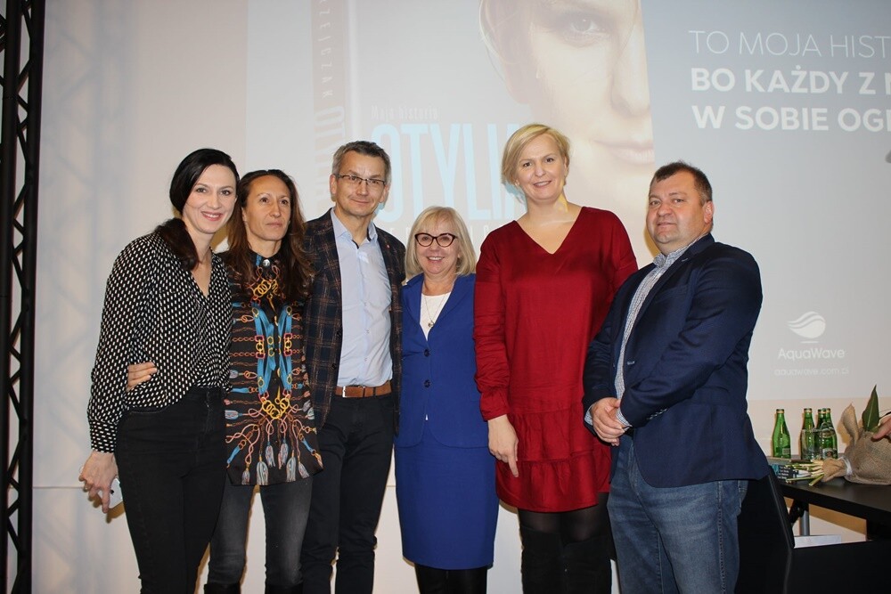Znana pływaczka Otylia Jędrzejczak odwiedziła w sobotę Stację Biblioteka! Rudzianka opowiadała m.in. o swoim dzieciństwie i pływackiej karierze oraz promowała książkę "Otylia. Moja historia".