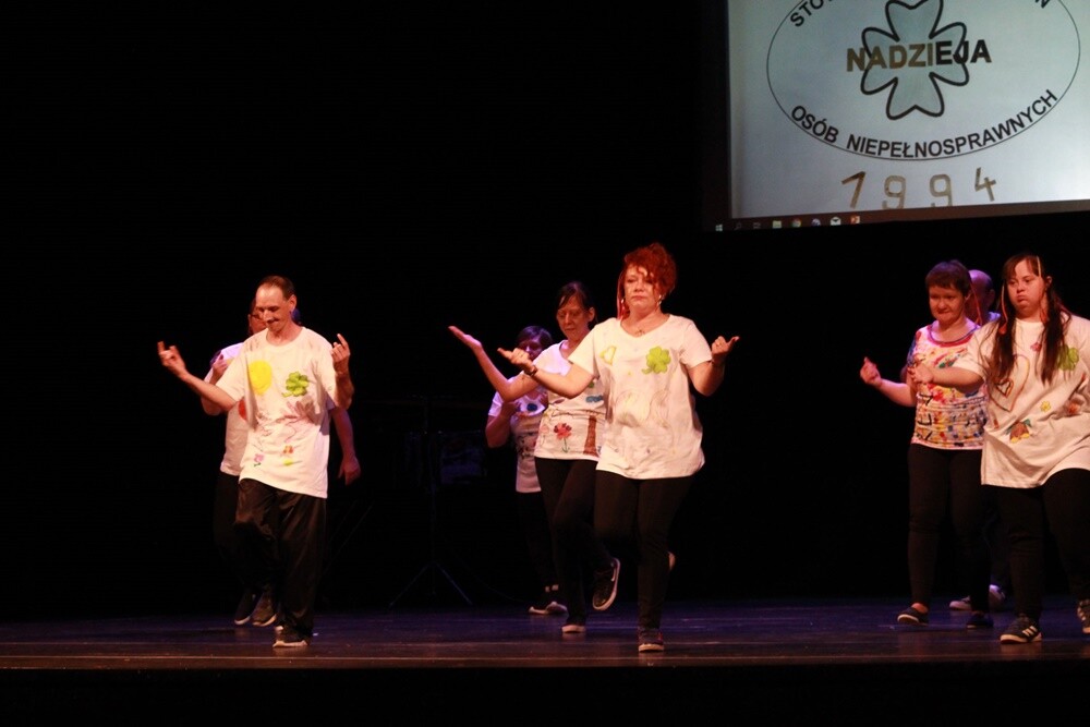 Stowarzyszenie Rodzin Osób Niepełnosprawnych "Nadzieja" świętuje w tym roku 25-lecie istnienia. Z tej okazji w Miejskim Centrum Kultury im. Henryka Bisty odbyła się uroczystość, podczas której oprócz życzeń i podziękowań, nie zabrakło też występów artystycznych podopiecznych stowarzyszenia.