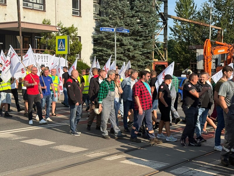 Strajk hutników: Walka o przetrwanie Huty Pokój. Zablokowane centrum miasta