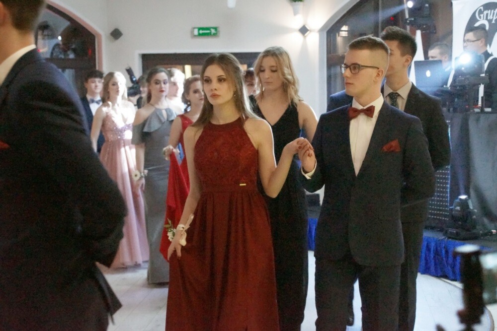 StudniówkA ZSO nr 1 im. Adama Mickiewicza w restauracji "Pod Kasztanami".