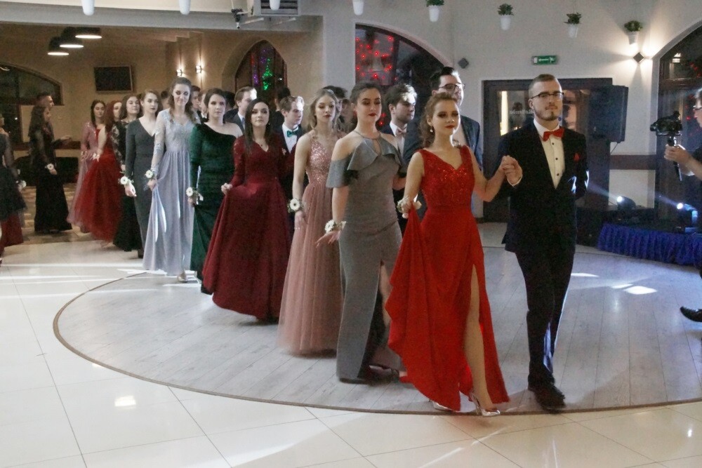 Wczoraj (9.02) podczas studniówki ZSO nr 1 im. Adama Mickiewicza w restauracji "Pod Kasztanami" wszystko dopięte było na ostatni guzik.