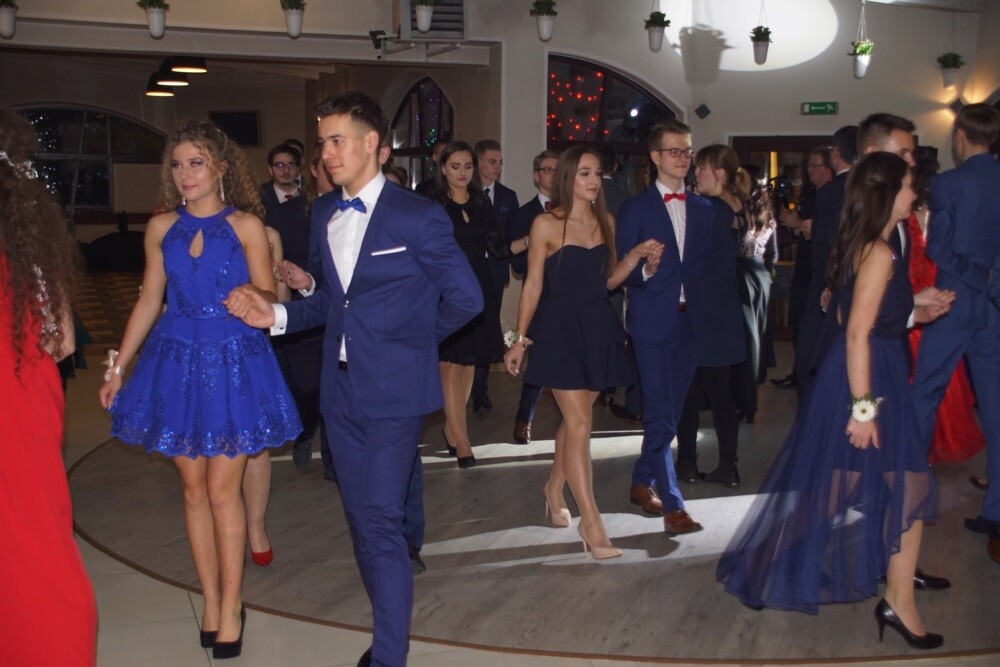 Wczoraj (9.02) podczas studniówki ZSO nr 1 im. Adama Mickiewicza w restauracji "Pod Kasztanami" wszystko dopięte było na ostatni guzik.